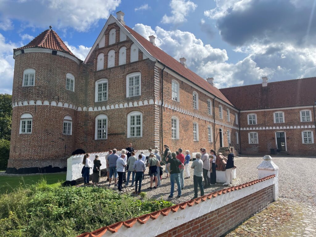 Billet: Herregårdenes Dag 17. august 2025: Rundvisning på Løvenholm kl. 15